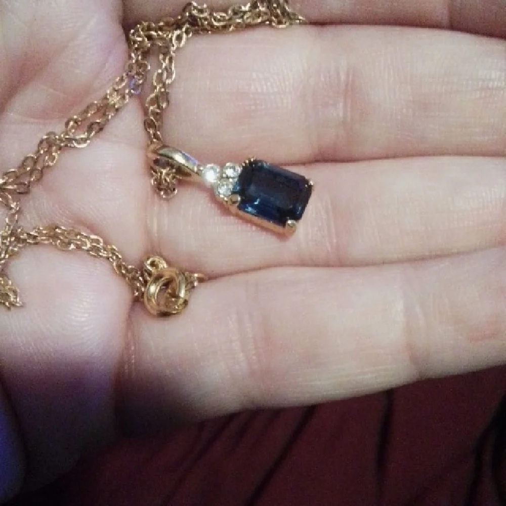 Elegant Gold and Blue Pendant Necklace - Picture 2 of 4